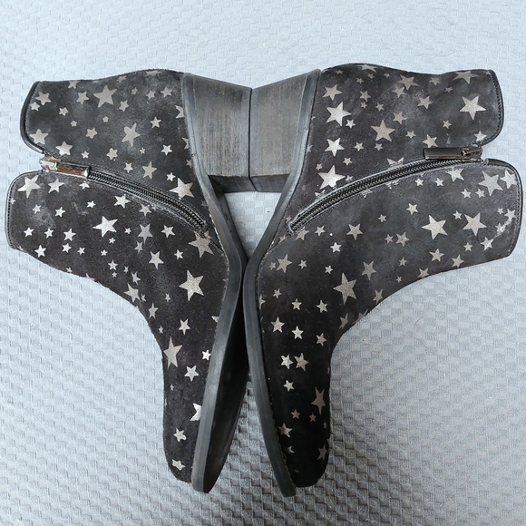 The Shoe Box Black Suede Lthr Silver Stars Zipper Booties Made in Italy Sz38 EUC - Picture 5 of 8